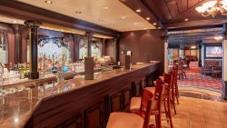 Queen Elizabeth - Golden Lion